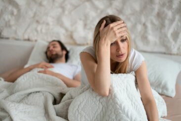 Beziehungskiller Schnarchen – für fast 70 % aller Paare in Deutschland sind getrennte Betten Realität
