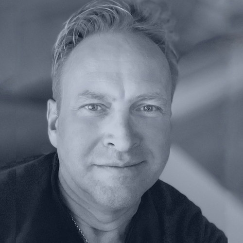 Different Kind of Blue: Christof Hintze zeigt mit “Blau im Quadrat” eine neue digitale Kunstserie