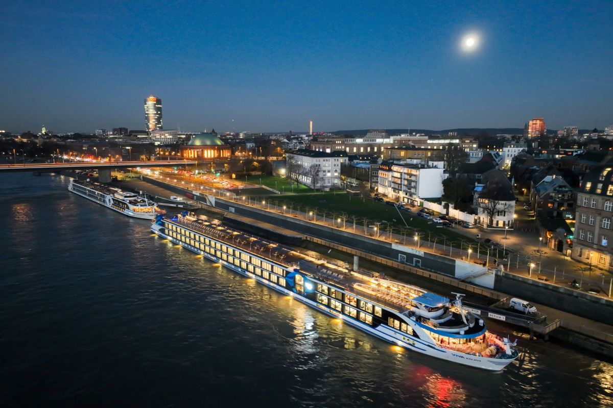 Schwimmendes Hotel in Düsseldorfer Top-Lage erstmals auch zu Weihnachten und Silvester oder Firmenfeiern