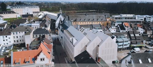 Verbindung von Tradition und Moderne: Gutjahr-Drainage schützt Klinkerdach des Rathauses Brühl