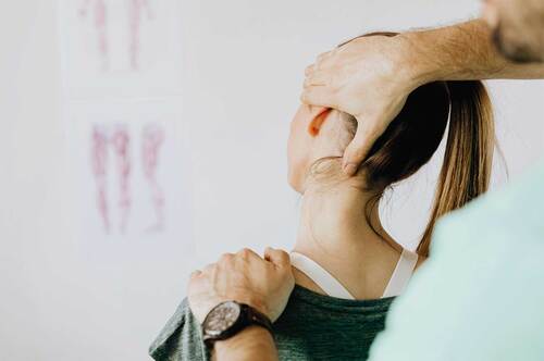 Eine gute Osteopathin oder einen guten Osteopathen in Hamburg finden – worauf es wirklich ankommt
