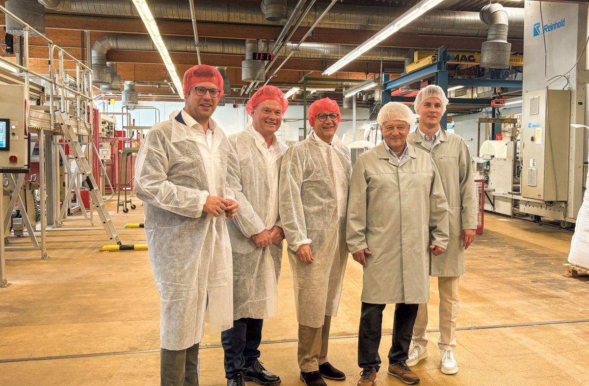 Führende Politiker:innen diskutieren Auswirkungen des Einwegkunststofffondsgesetzes bei Fernholz