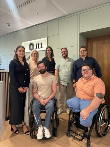 JLL & Inklusionsfit Institut starten strategische Partnerschaft für inklusive Arbeitswelten