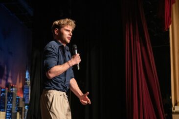 Keynote Speaker Veit Schwiemann erobert in New York die Bühne mit Motivation, Power & digitalem Bewusstsein