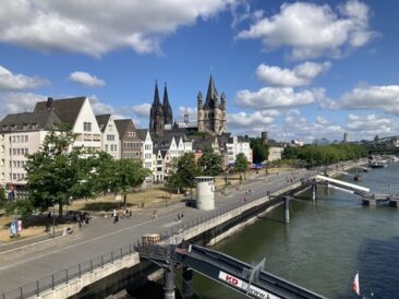 Kragplatte am Kölner Rheinufer: Hier sorgt Gutjahr für sichere Entwässerung