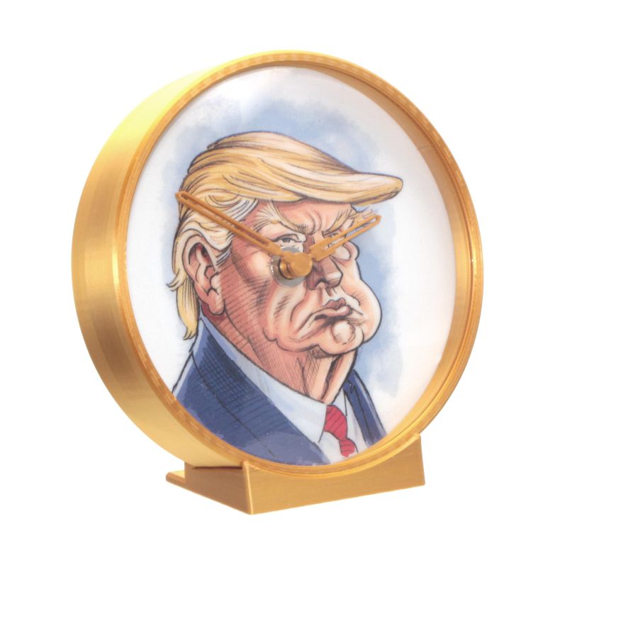 “Make time great again” – Ernst Westphal zeichnet acht EU-Politiker*innen mit der “Dumbclock” aus