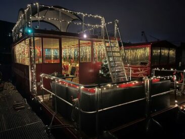 Schwimmendes Teamevent: Weihnachtsfeier auf Berliner See