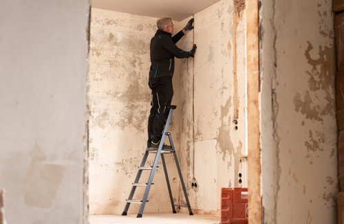 Das KRAUSE-Stufenleiternsortiment – für vielseitige, effiziente und sichere Arbeiten im Innenausbau