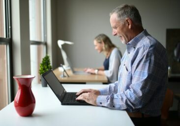 Investition in die Zukunft: Warum sich berufliche Fortbildung für Beschäftigte und Unternehmen auszahlt