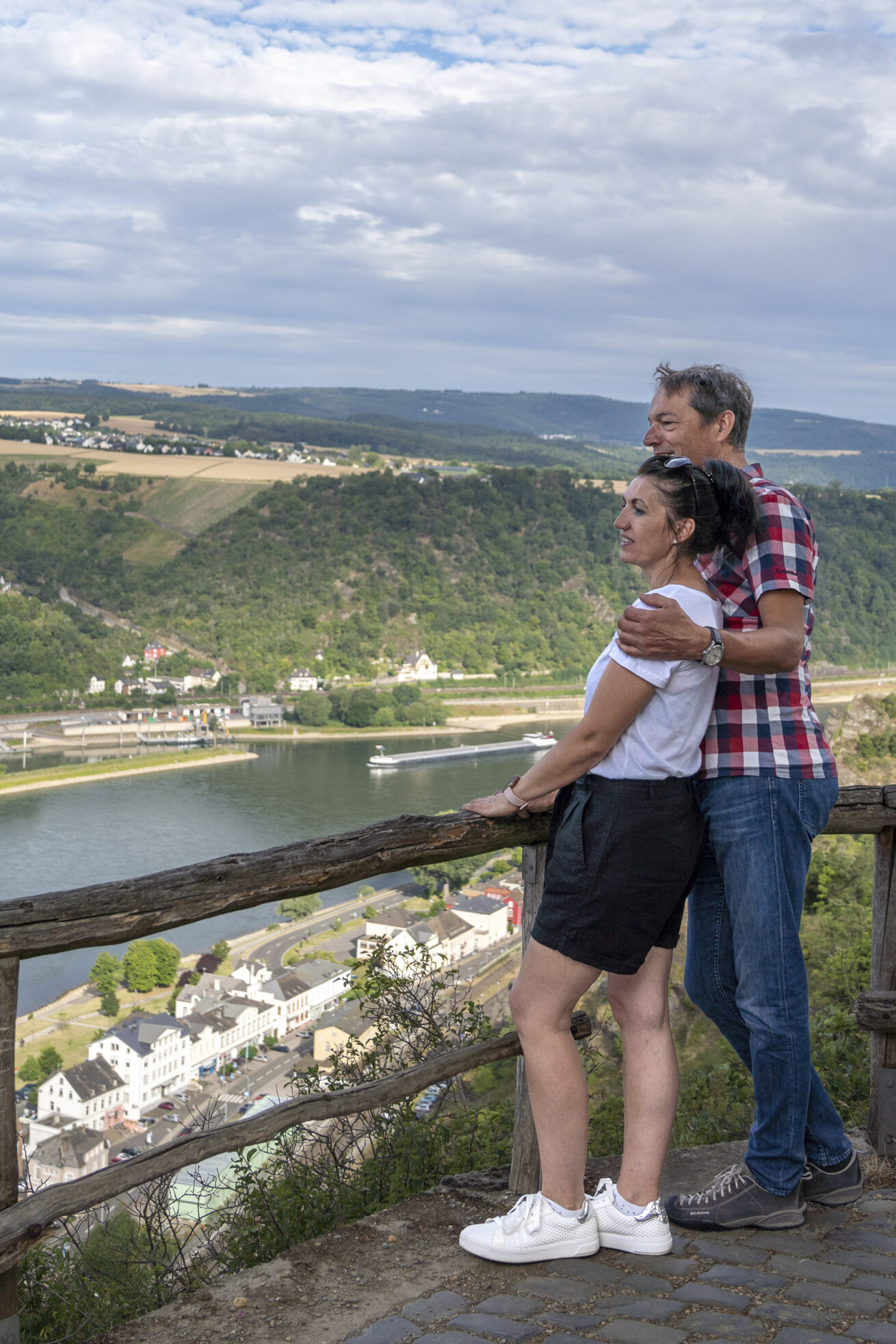 Loreley Touristik: Neue Rundwanderwege “Loreley Spuren”: Logo macht Marke sichtbar