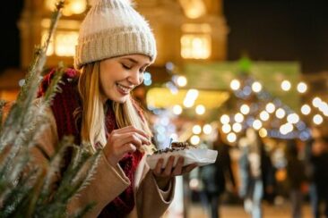 Nachhaltiges Einweggeschirr und moderne To-Go-Verpackungen auf dem Weihnachtsmarkt