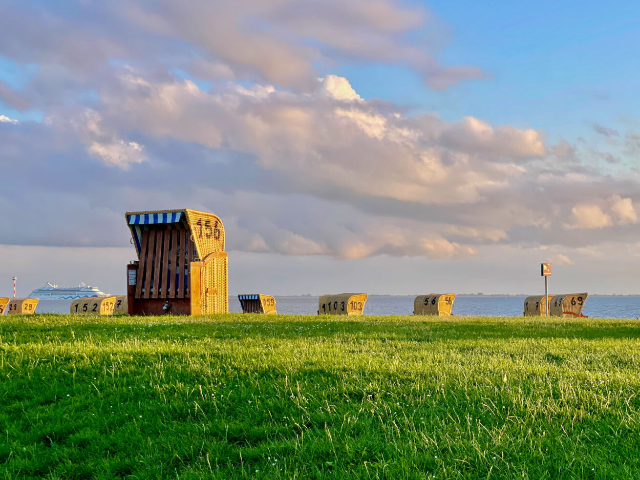 Nordsee Tourismus Report 2025: 13,2 % weniger Urlauber – höhere Preise