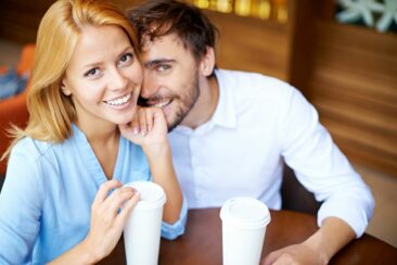 Schöne Zähne, strahlendes Lächeln: Mehr Erfolg im Job und in der Liebe