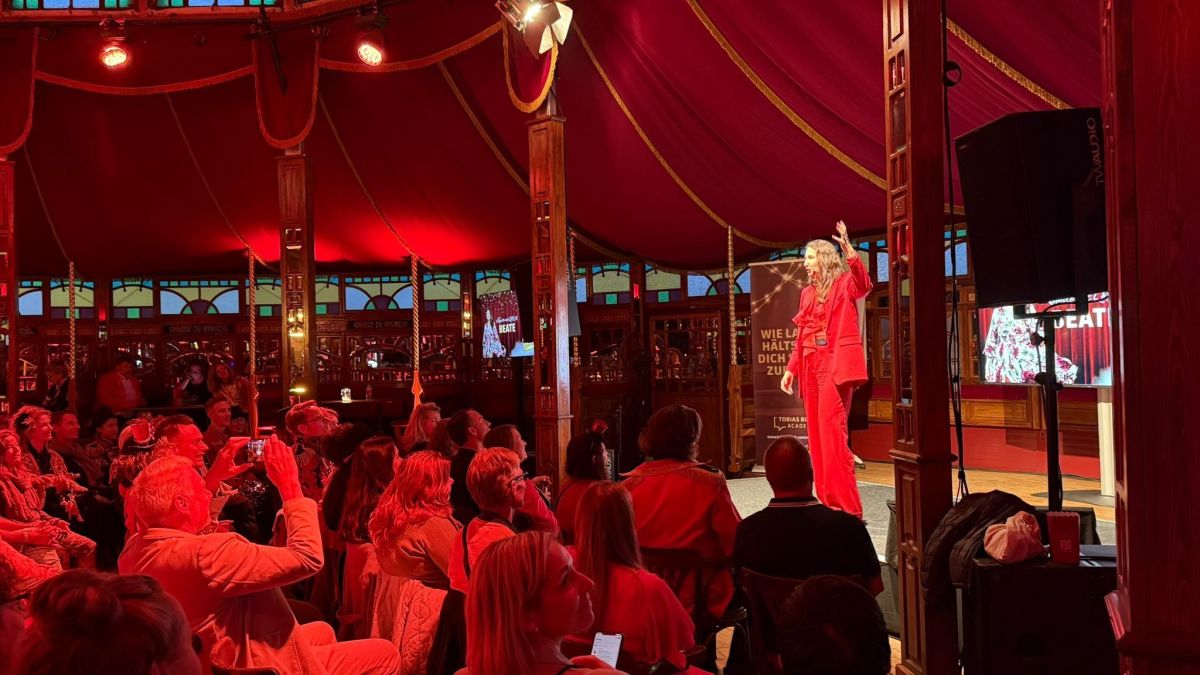 Beate Glöser begeistert mit motivierender Keynote beim Find Your Flow Festival