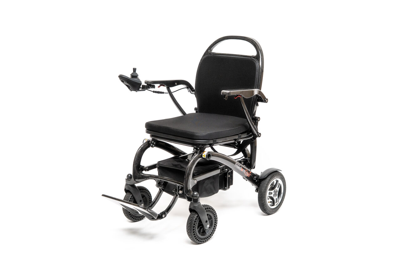 Der neue faltbare Elektrorollstuhl FreedomChair A12S Carbon: unbeschwert und schick unterwegs