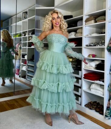 Fashion-Creatorin Jane Uhlig zeigt die Top-Wintermode 2025, trendige Partyoutfits und starke Black-Week-Deals auf LTK.