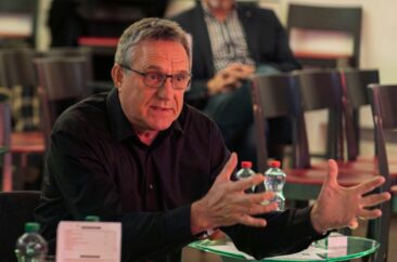 Heinrich Kürzeder als Juror beim Swiss Speaking Slam 2025 in Basel