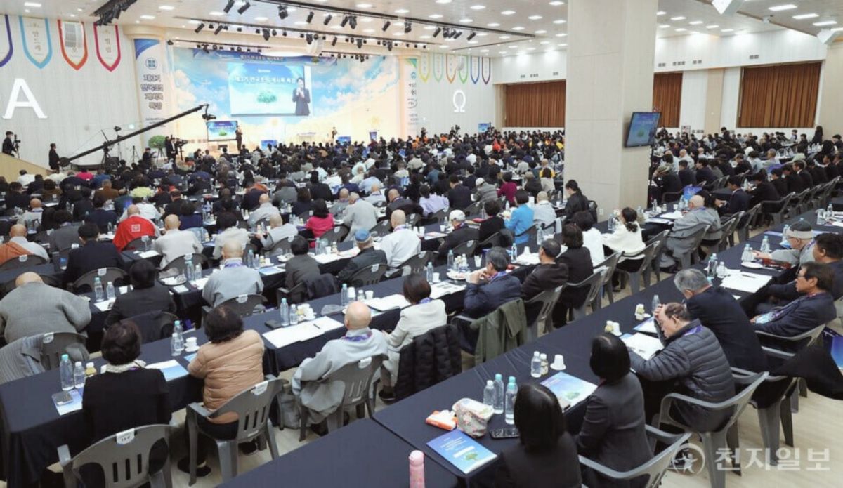 Hinduismus, Buddhismus, Islam – 500 Religionsführer aus aller Welt kommen um die „Offenbarung“ zu studieren