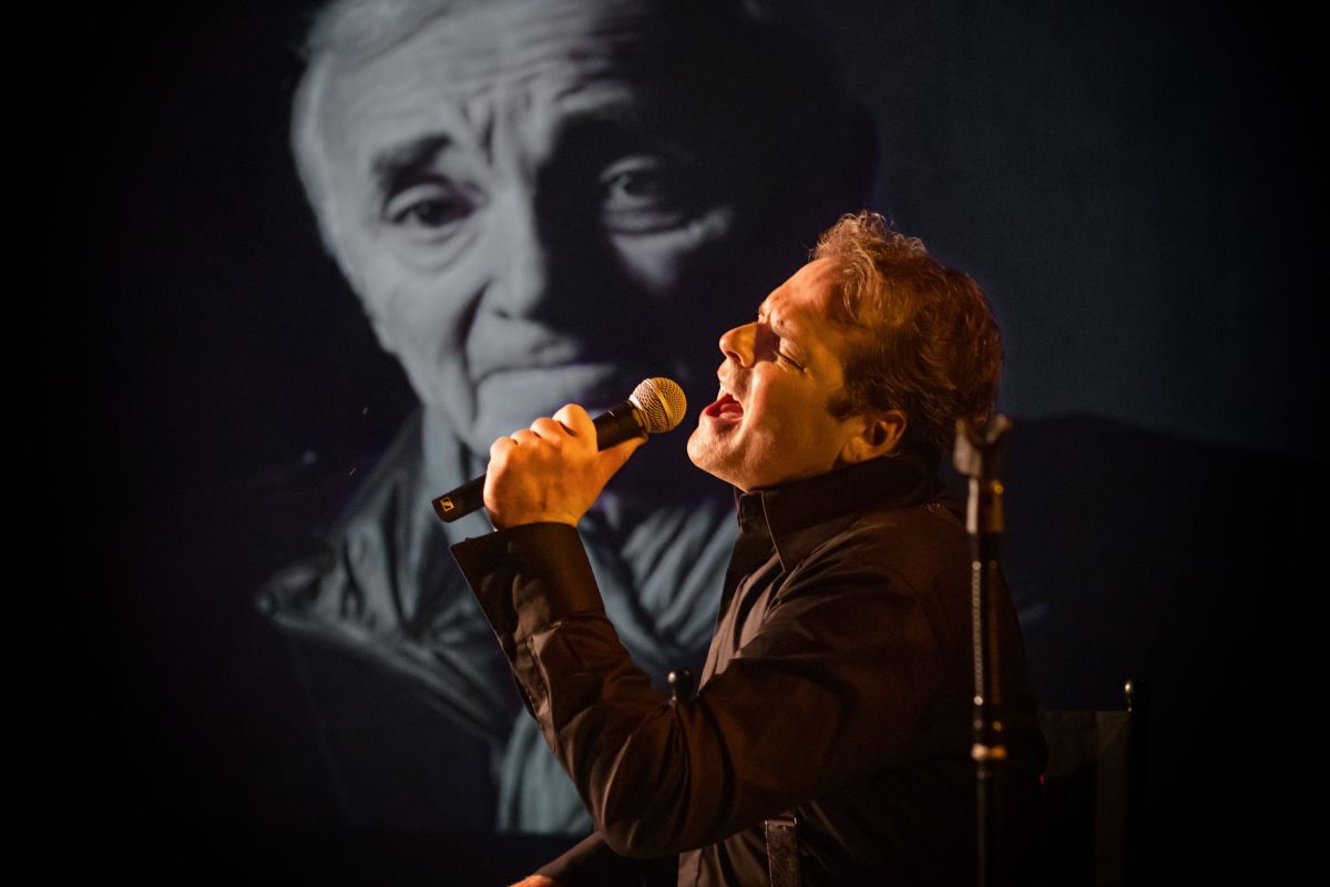 MÜNCHEN PREMIERE  – 100 Jahre CHARLES AZNAVOUR – Theater-Biographical mit Stephan Hippe