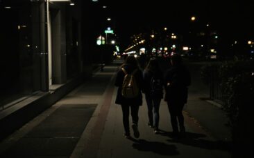 Sicher zur Schule in der dunklen Jahreszeit: Tipps für Eltern und Kinder