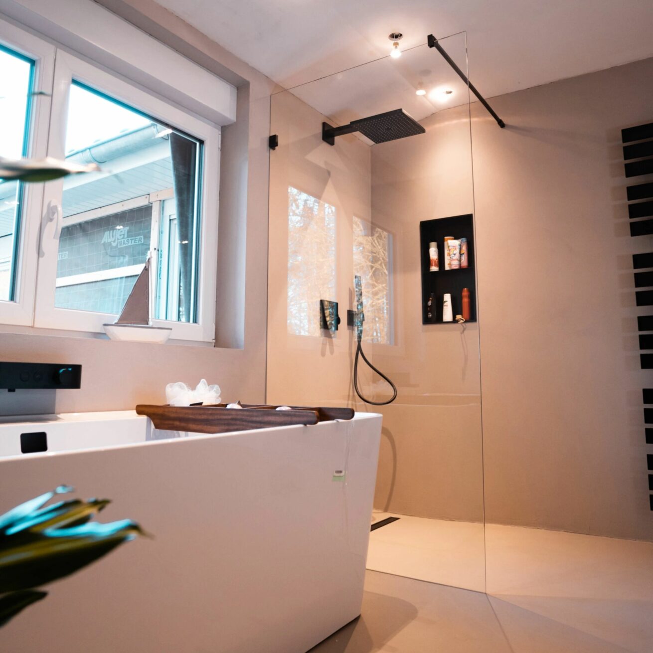 Trends im Interior Design: Glas als Stilmittel – Glaserei Reher setzt Akzente in Hamburg