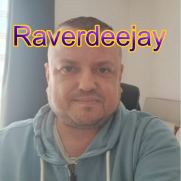 Vom 90er-PC zum Musiknetzwerk: Raverdeejay präsentiert Dongi.de und sucht Filmteam für Doku