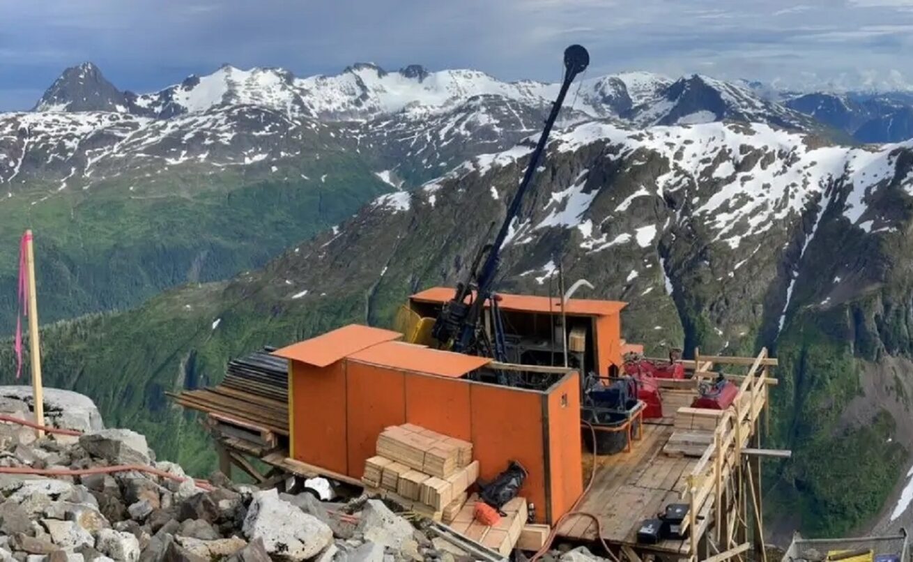 Goliath Resources erweitert Goldentdeckung Surebet mit zehn hochgradigen Bohrlöchern!