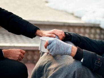 Knuspr startet Spendenaktion „Wärme schenken“ zugunsten der Johanniter-Kältehilfe