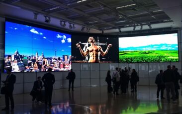 Spezialist für digitale Schaufenstermonitore indoor & outdoor – inkl. Konfiguration & Montage.