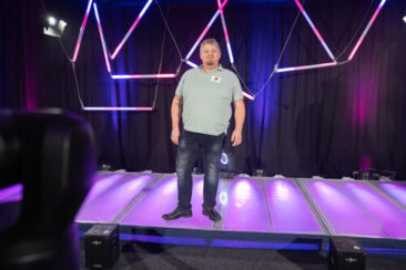 „Würde als Zukunft der Pflege: Hofbauer setzt am Expertenkongress klare Zeichen“