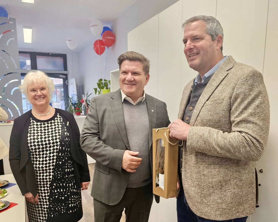 Ein Tag voller Strahlkraft: RE/MAX Prime eröffnet Standort in Grafing neu