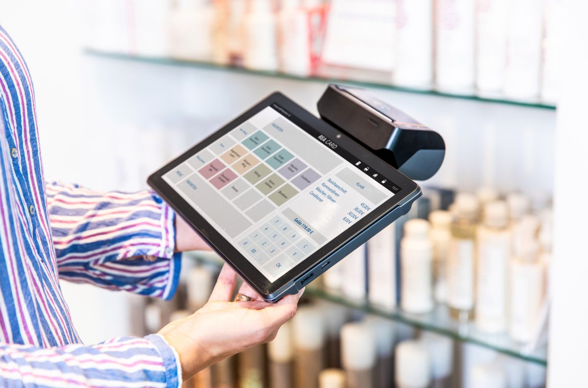 Kassensysteme im Fokus: REA Card zeigt, worauf es bei modernen Kassensystemen ankommt