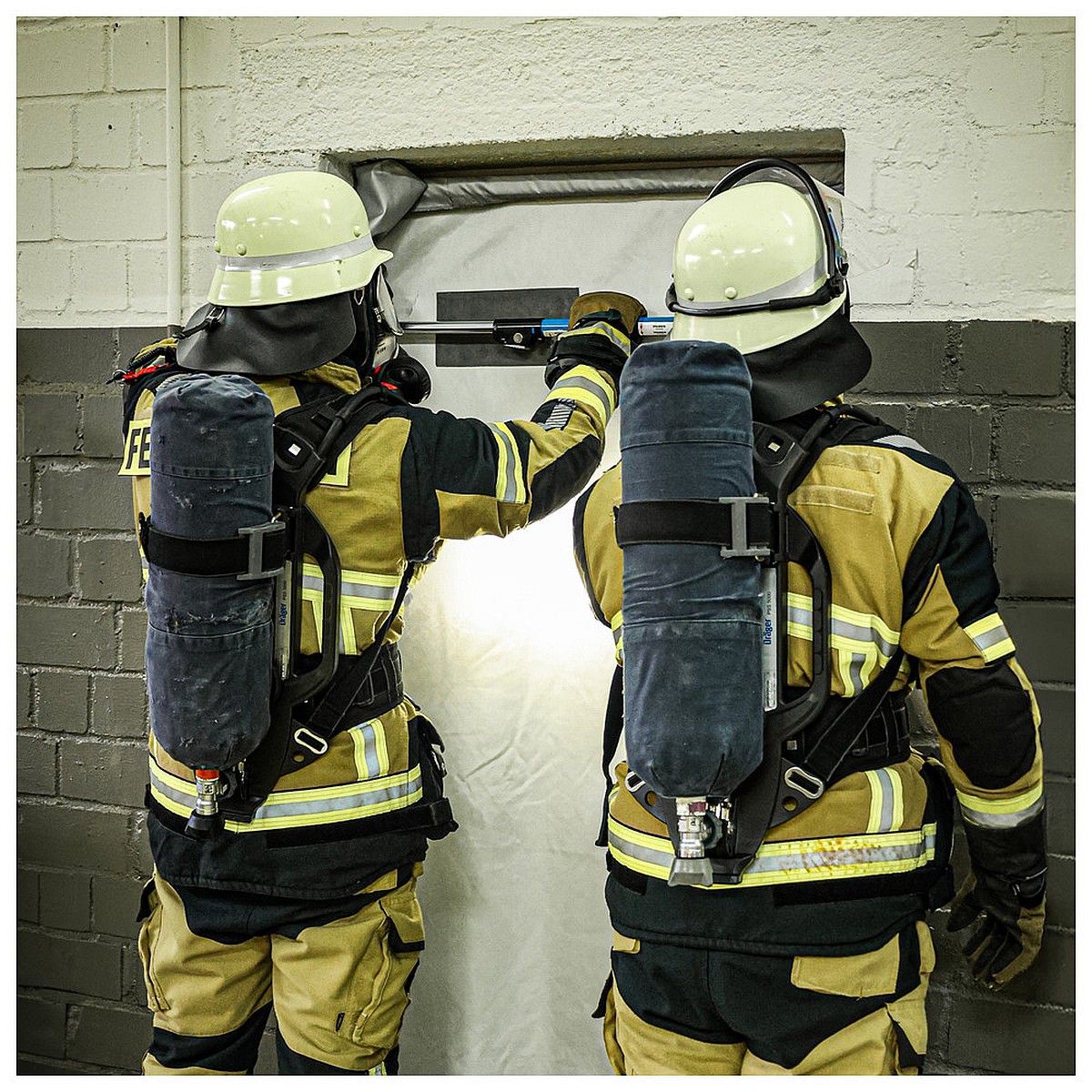 Dönges präsentiert den Rauchschutzvorhang Smoke Defender