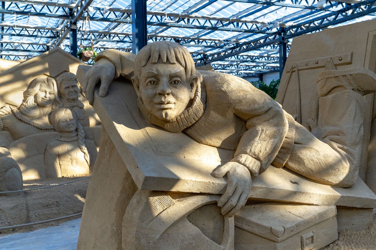 Sandskulpturen Ausstellung Rügen 2026: „Weisheiten & Sprüche“