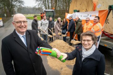 Symbolischer Spatenstich für den geförderten Gigabitausbau im Kreis Kleve