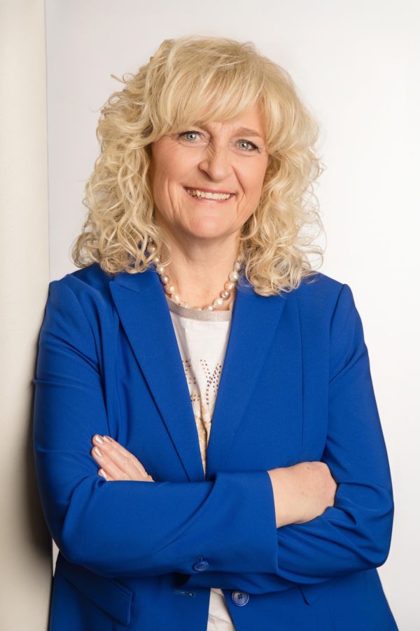 50+ und trotzdem jung bleiben: Ironie trifft Ernst