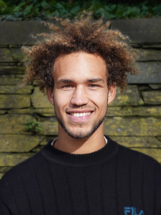 Hockey-Nationalspieler Joshua Onyekwue Nnaji engagiert sich für die Stiftung „Achtung!Kinderseele“
