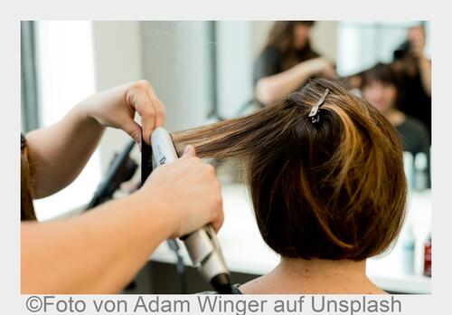 Schock beim Friseur: Lächeln, schweigen – oder ehrlich sein?