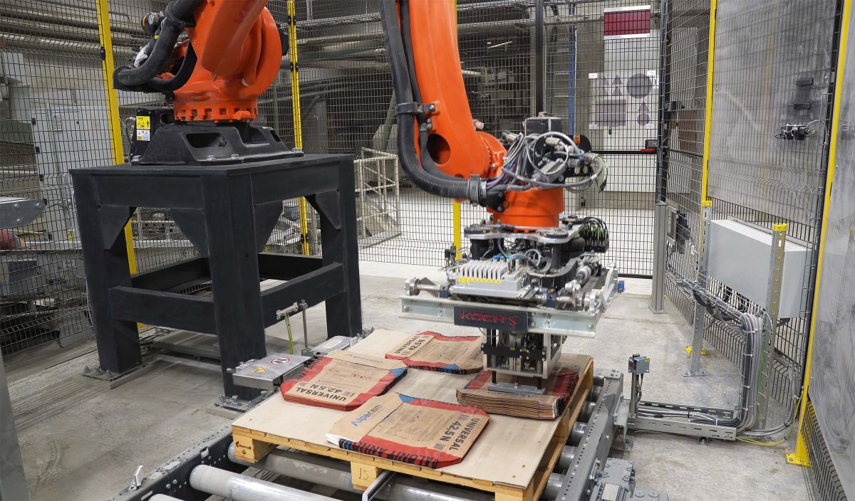 Wie lässt sich die Depalettierung von Leersäcken in der Zementindustrie prozesssicher automatisieren?