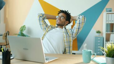 5 Vorteile: Wie der Staat Weiterbildung & berufliche Neuanfänge vollständig finanziert