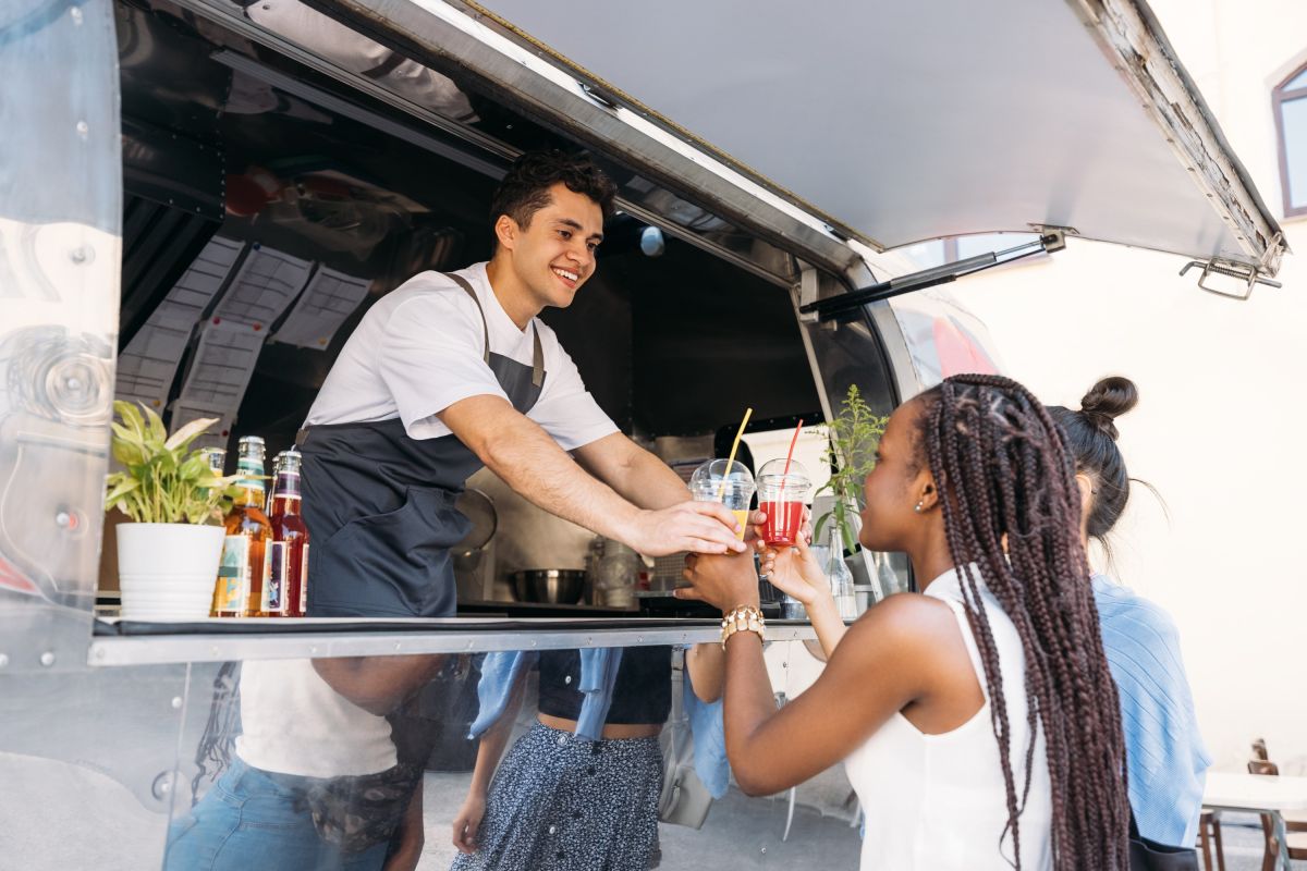 Foodtruck-Erfolg steigern: Mit gemietetem Bezahlterminal schneller kassieren und mehr Umsatz sichern