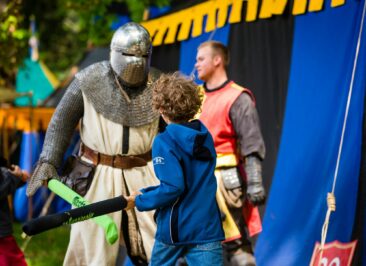 Kinderritterfest auf Burg Satzvey: Am 16. und 17. Mai 2026 werden Kinder zu Rittern