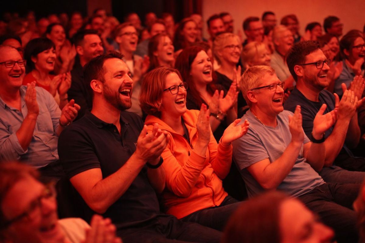 Vom Geheimtipp zum Publikumserfolg: Zaubershow am Niederrhein begeistert tausende Gäste