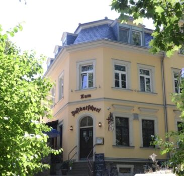 Welt-Bestattung Würzburg:  vom Grab zum Leichenschmaus