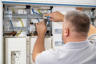 Alte Elektroanlage, neue Anforderungen: Wann Hausbesitzer ihre Elektroanlage modernisieren sollten