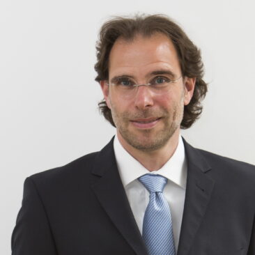 Dr. Christopher Riedel gehört zu den besten Anwaltskanzleien 2026