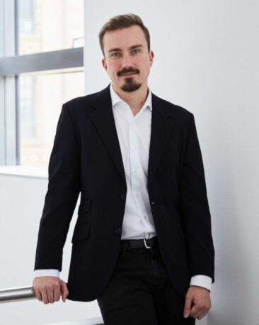 Mit KI-gesteuerten Stromspeichern macht FION Energy Maschinenbau-Unternehmen unabhängiger