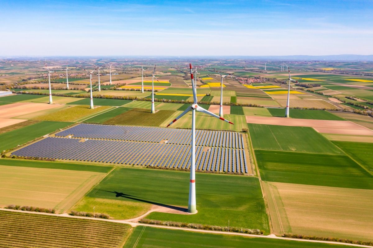 Studie vom Handelsblatt Research Institute: Energiewende erhöht Druck im Kundengeschäft
