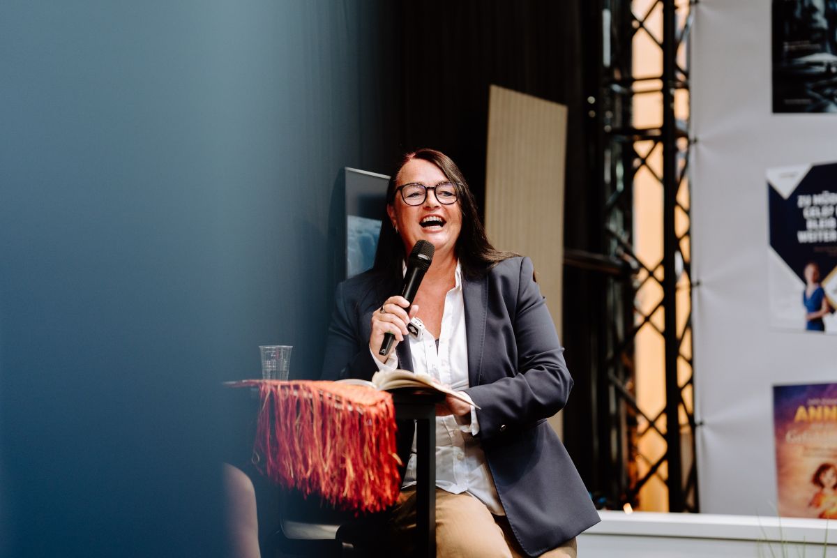 #wortewertewandel Reiseschriftstellerin baut Brücken zwischen Selbstfürsorge, bewusstem Reisen + Selbstfindung