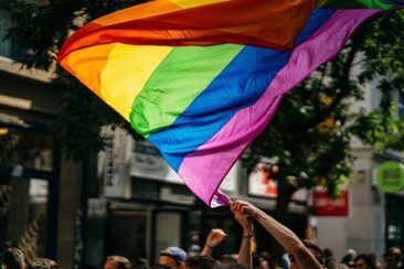 IBB setzt im Pride Month ein Zeichen für Vielfalt und Offenheit